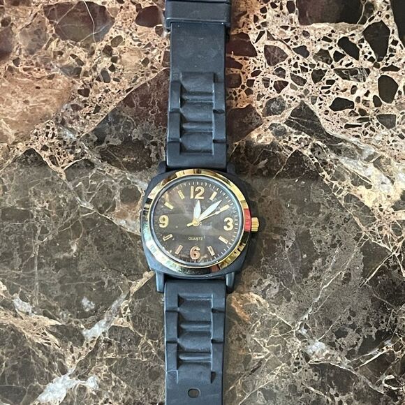 BLACK SILICONE Watch!  - Picture 1 of 8